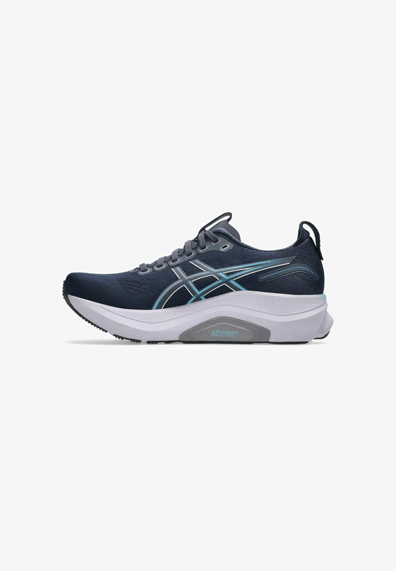 Baskets de course navy avec une tige texturée, des accents bleu clair et une semelle intermédiaire blanche comportant une section grise étiquetée "Système de Guidage 4D".