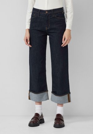RELAXED FIT  MID RISE WIDE LEG  LOGO-STICKEREI - Jean boyfriend - blau