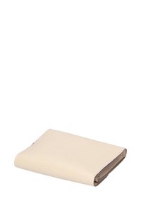 Portafoglio color crema con una texture rigata, forma rettangolare e dettagli di cucitura sottili. Realizzato in un materiale simile alla pelle resistente.