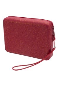 Clutch rossa con glitter, di forma rettangolare, texture liscia, chiusura con zip e tracolla removibile. Le paillettes aggiungono un tocco di interesse visivo.