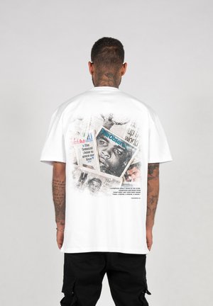 MJ Gonzales MANNER LEGENDS NEVER DIE HEAVY OVERSIZED TEE - T-shirt imprimé - white