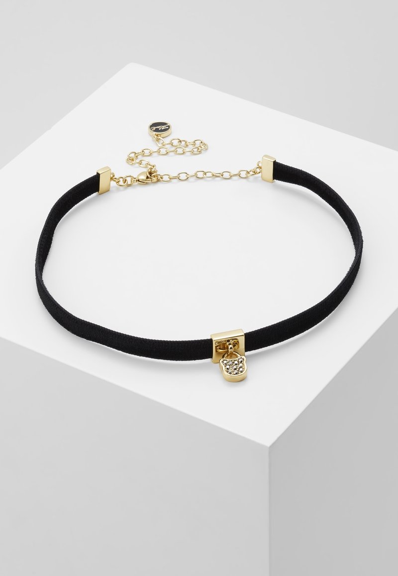 Collier ras du cou en velours noir avec fermoir en or et petit pendentif en forme de cadenas en or orné de cristaux transparents.