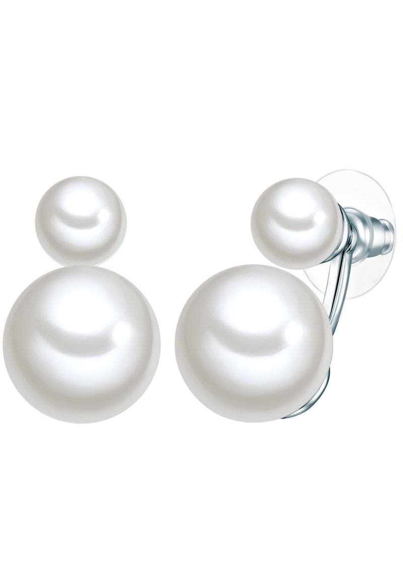 Orecchini a perla bianca con due dimensioni di perle rotonde dalla superficie lucida, montati su un elegante perno in argento.