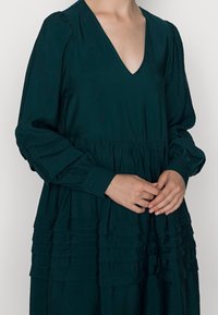 Vero Moda Vapaa-ajan mekko - dark green