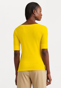 Lauren Ralph Lauren STRETCH COTTON BOATNECK TEE - T-shirts - lemon daffodil