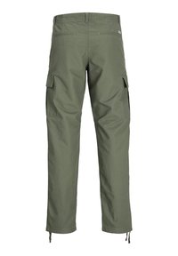 Pantaloni cargo verde oliva realizzati in tessuto resistente, con multiple tasche laterali, una coulisse all'orlo e un design dalla vestibilità rilassata.