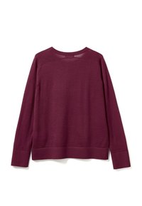 Burgundský pletený svetr s dlouhými rukávy, kulatým výstřihem a žebrovaným lemem. Hladká textura, s postranními rozparky na spodním okraji pro lepší design.