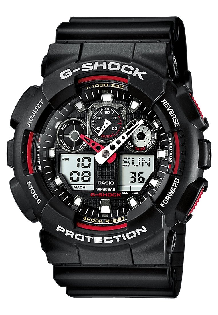 Montre G-Shock avec un bracelet en résine noire, affichage numérique et analogique, accents rouges, cadran texturé et multiples fonctions, y compris alarme et chronomètre.