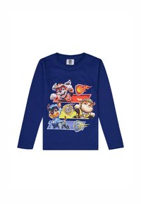 Camiseta de manga larga azul hecha de algodón con coloridos personajes de perros de dibujos animados impresos en el frente sobre un fondo amarillo.
