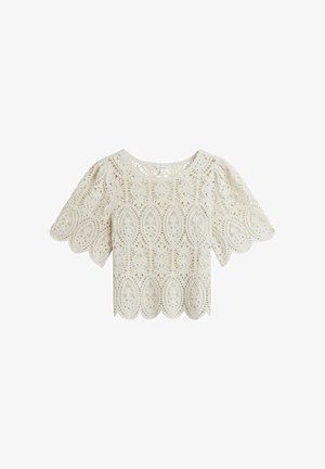 Kremfarvet bluse med korte ærmer i blonder med bølget kant og blomsterformede geometriske hulmønstre, med rund halsudskæring og puffede ærmer.