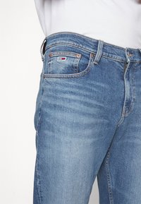 Tommy Jeans Džíny Bootcut - blue denim