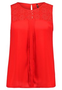 Czerwona bratka bez rękawów z koronkowym panelem i otworem na plecach. Posiada plisowany przód i gładką teksturę, wykonana z lekkiego materiału.