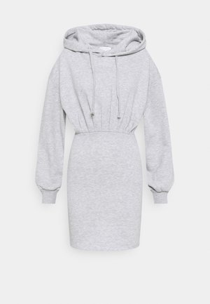 Vestido sudadera gris claro con capucha, mangas largas, capucha con cordón, cintura entallada y puños acanalados.