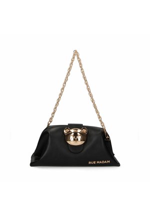 Borsa a tracolla in pelle nera con un attacco a forma di orso dorato, una tracolla a catena e il logo "RUE MADAM" in testo dorato sulla parte anteriore.