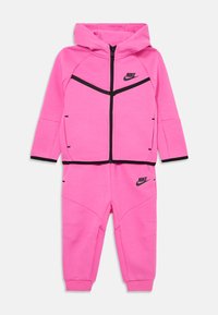 Neselectat, playful pink