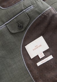 Grau strukturierter Blazer mit geknöpfter Taschenklappe und gemusterter brauner Innenfütterung mit Next Signature-Label, Größe 40R, Regular Fit, hergestellt in Vietnam.