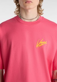 Vans BRUSH SCRIPT LOOSE FIT - T-shirts print - honey suckle
