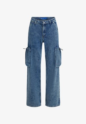 Široke cargo traperice u plavom denimu. Imaju dva bočna džepa sa patentnim zatvaračem, dugme za zatvaranje i opušteni kroj. Imajte na umu istrošeni izgled kroz cijeli komad.