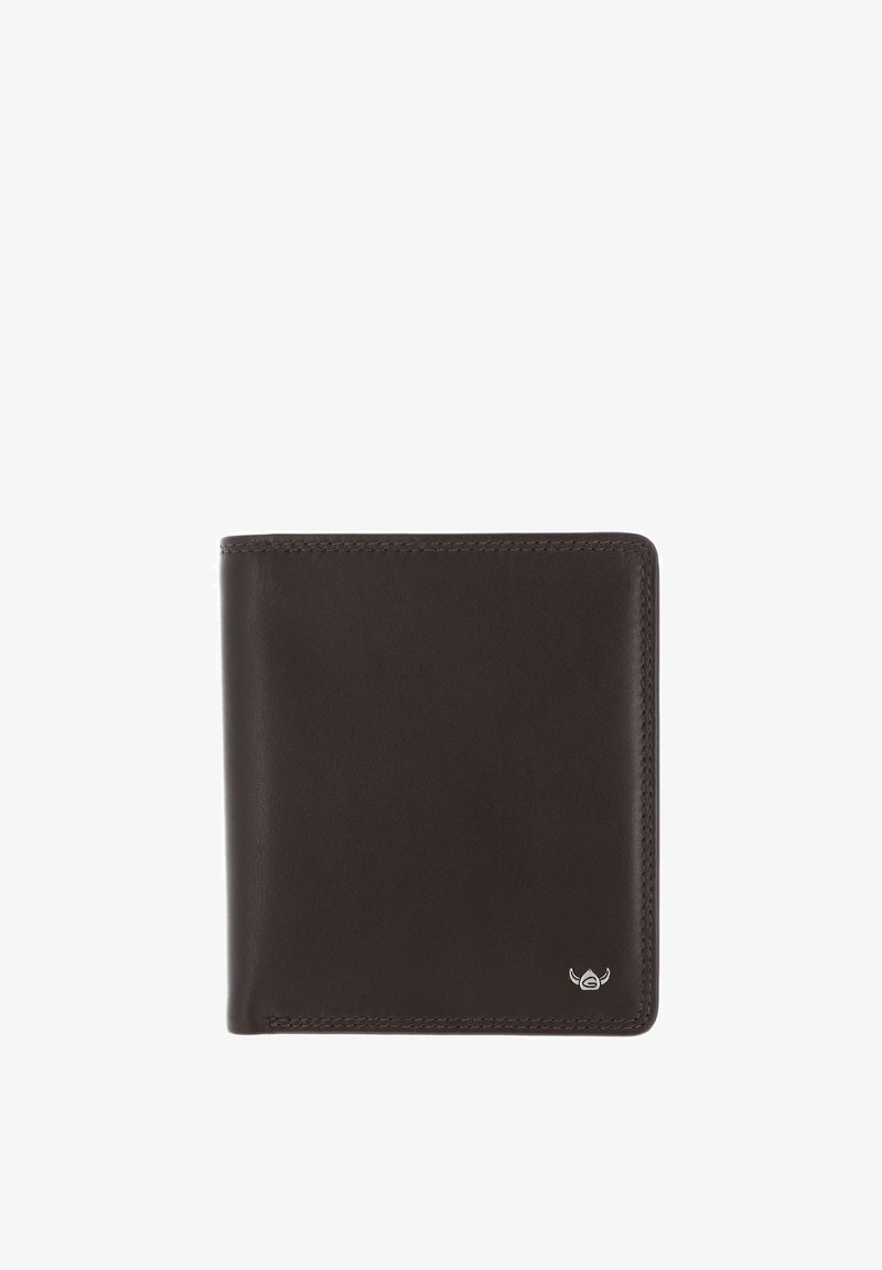 Portefeuille bifold en cuir brun foncé avec des bords cousus et un petit logo argenté dans le coin inférieur droit sur fond blanc.