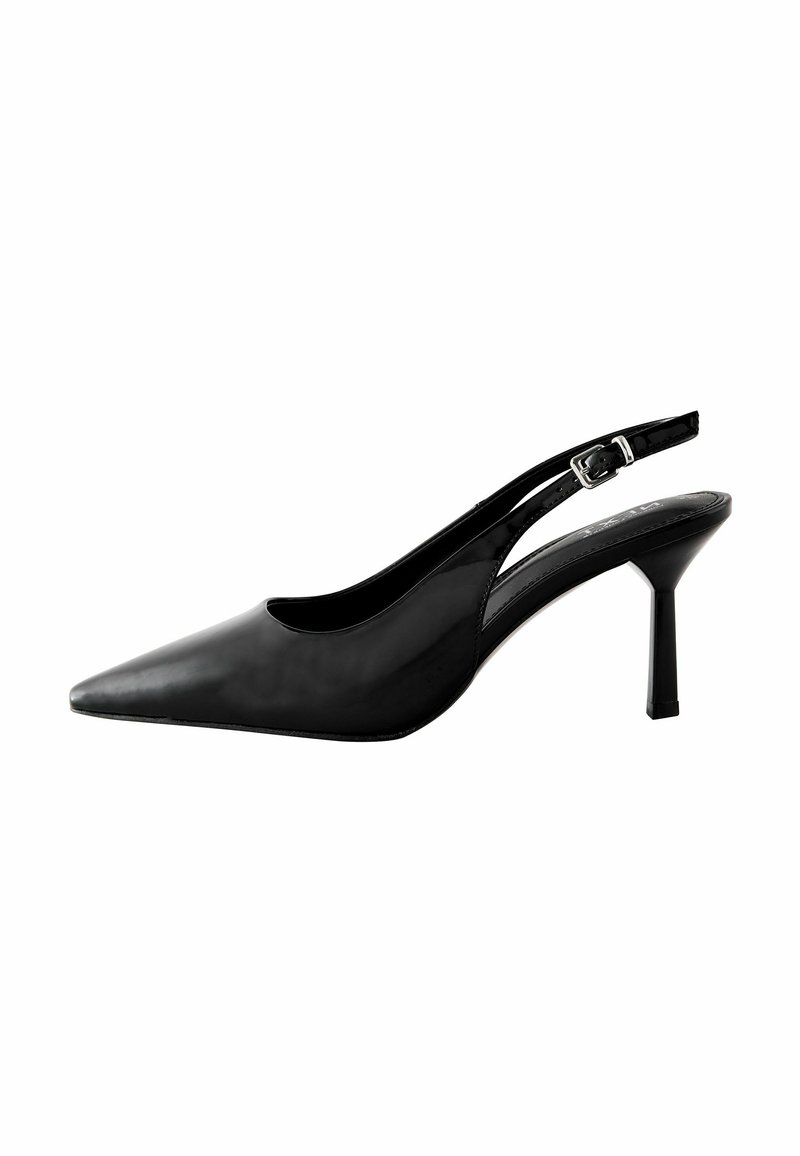 Fekete lakkbőr, slingback stílusú magassarkúk, hegyes orral, vékony sarokkal és állítható bokapánttal. Sima felület, fényes kivitel.