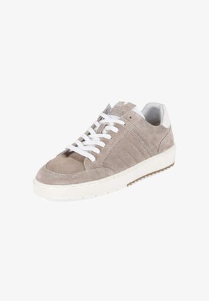 Hellbrauner Wildleder-Sneaker mit weißen Schnürsenkeln und dicker weißer Sohle, mit „Bull Boxer“-Branding auf Zunge und Seite.