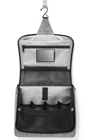 Hängender Kosmetik-Organizer aus grauem Stoff mit schwarzen Akzenten. Verfügt über mehrere Netzfächer, einen Spiegel und Reißverschlussfächer zur Aufbewahrung.