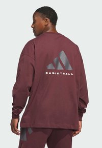 adidas Performance BASKETBALL LONG SLEEVE - Maglietta a manica lunga - aurora ruby