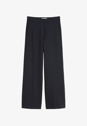 Schwarze weite Hosen aus weichem, glattem Stoff. Mit einem hohen Bund und seitlichen Taschen, in einem schlichten, minimalistischen Design.