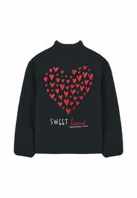 Veste polaire noire avec un dessin en forme de cœur composé de cœurs rouges et roses, avec le texte « SWEET heart » en blanc sous le motif du cœur.
