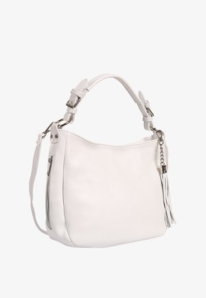 Weiße Lederhandtasche mit kurzem verstellbarem Schulterriemen, einer Reißverschlusstasche an der Seite und einem Quastenanhänger an einer silbernen Kette.