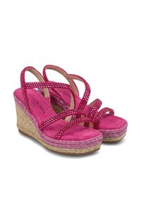 Sandali wedge fucsia con molte cinghie in suede, adornati con piccoli strass. Suola piattaforma rivestita in juta e suola testurizzata.