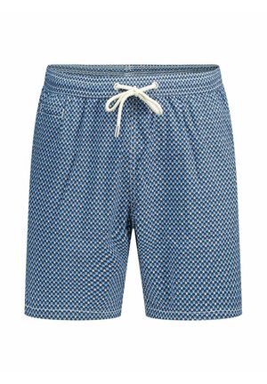 Costume da bagno da uomo blu con motivo geometrico bianco e coulisse bianca in vita elasticizzata su sfondo bianco.