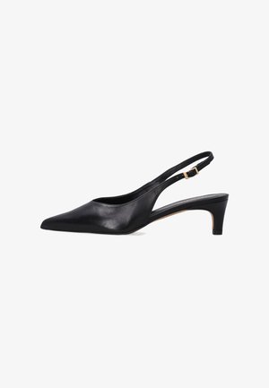 Schwarze Leder Slingback-Pumps mit spitzem Zehenbereich und einem 5 cm Blockabsatz. Mit einem dünnen Knöchelriemen und einer goldenen Schnalle. Glatte Textur.