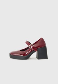 Unselected, burgundy