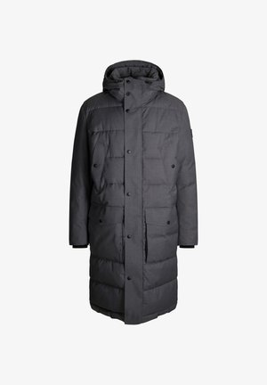Cappotto imbottito grigio scuro con cappuccio, dotato di bottoni a scatto frontali, due ampie tasche a soffietto e un tessuto trapuntato. Design di lunghezza media.