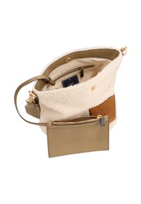 Borsa a secchiello color crema con un'esterno morbido e testurizzato. All'interno presenta un rivestimento chiaro, una tasca con zip e un'etichetta in pelle. Include una pochette rimovibile.