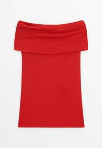Haut rouge à épaules dénudées en tissu lisse ; design ajusté avec un col large et plié et un corps à coupe droite. Pas de motifs ni d'embellissements.