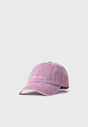 Casquette de baseball violet clair avec visière courbée et texte brodé en blanc "no expectations" à l'avant, sur un fond blanc uni.
