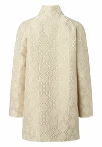 Beige jas met een geometrisch patroon in een textuurstof. Heeft een hoge kraag en losse, oversized mouwen.