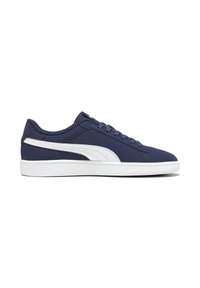 Marineblå sneakers med hvide accenter, tekstiloverdel, polstret krave og flad gummisål, med et klassisk snørebåndsdesign.