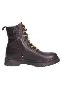 Bota de cuero marrón hasta el tobillo con cordones amarillos, cremallera lateral, acabado texturizado y suela resistente con un patrón de banda de rodadura robusto.