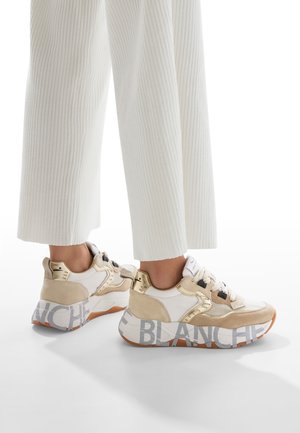 Trainers - beige