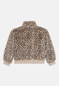 Leopardenmuster-Faux-Fur-Jacke mit hohem Kragen, elastischen Bündchen und einem einfarbigen beigen Taillenbund. Weiche Textur und kurzes Design.