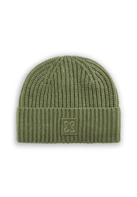 Olijfgroene gebreide beanie met een geribbelde textuur, met een opgerold boord en een klein, reliëf logo op de voorkant.