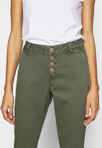 QS Chinos - olive