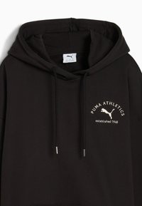 Sort hætte sweatshirt lavet af blødt stof, med "PUMA ATHLETICS" og logo i cremefarvet broderi på brystet, med snørre og kengurulomme.