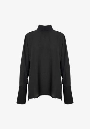 Zwarte lange mouw shirt met een hoge kraag, gemaakt van licht gewicht stof. Heeft brede mouwen met aangesloten manchetten en zijsplitten aan de zoom.