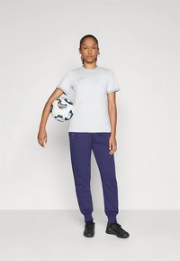 Nike Performance FC BARCELONA PHOENIX FLEECE - Športne kratke hlače - imperial purple/bright grape