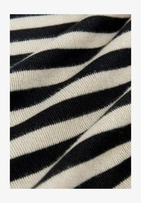 Nevybráno, monochrome