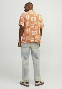 Jack & Jones JORLUKE OCEAN RESORT STYD - Camisa - carnelian